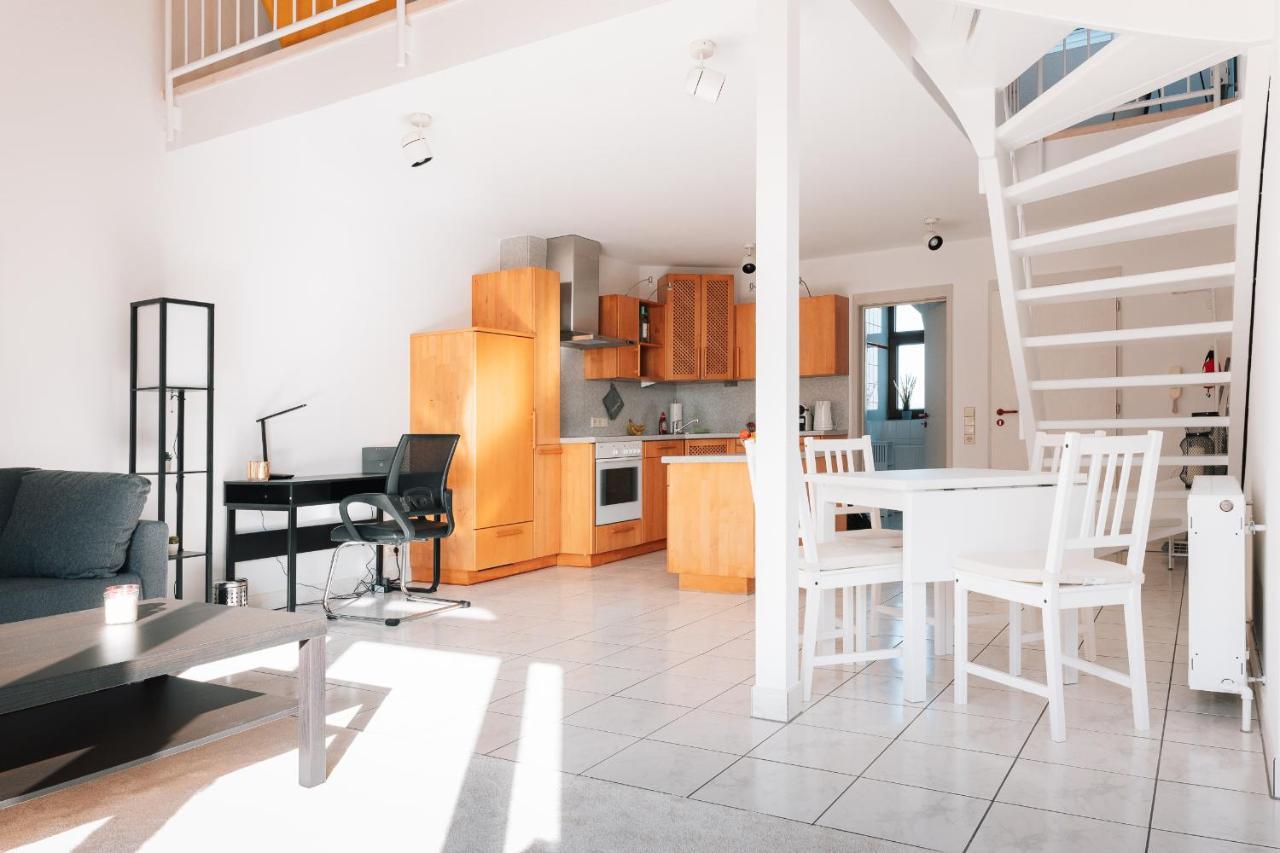 Maisonette-Wohnung Airport/Messe Stuttgart - Balkon - Parkplatz - Netflix 菲尔德施塔特 外观 照片